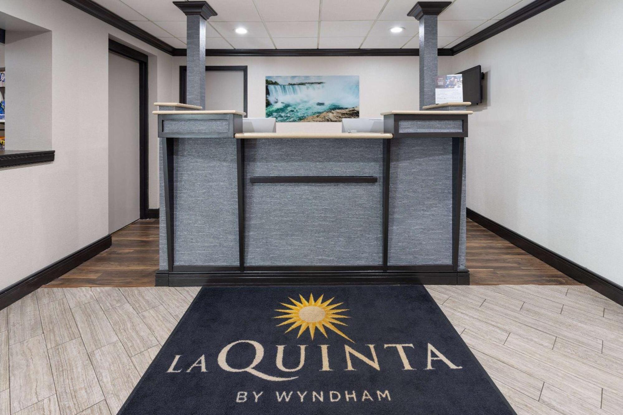 La Quinta Inn By Wyndham Buffalo Airport Вільямсвілл Екстер'єр фото